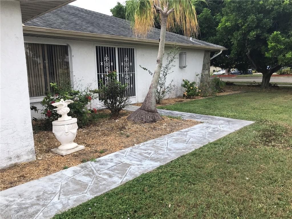 904 SE 18th ST CAPE CORAL, FL 33990