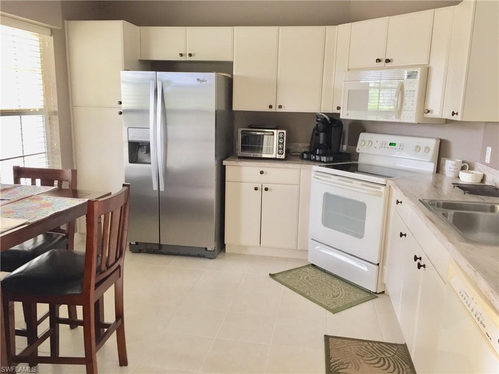 3017 Driftwood WAY 3004 NAPLES, FL 34109