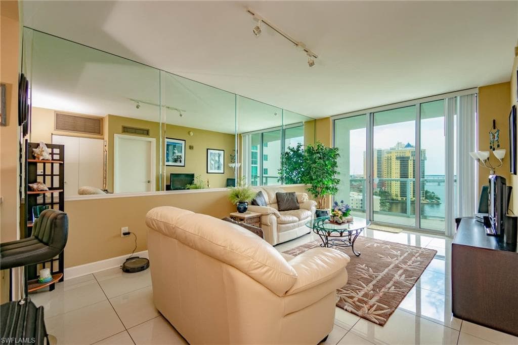 3000 Oasis Grand BLVD 1406 FORT MYERS, FL 33916