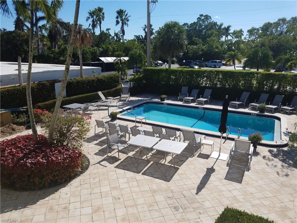 216 Banyan BLVD 216 NAPLES, FL 34102