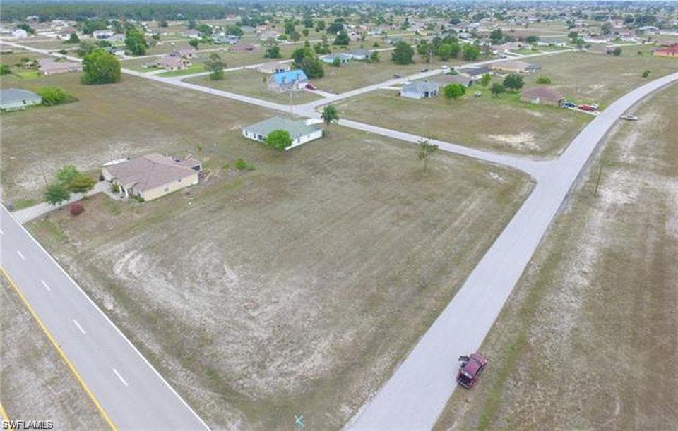 406 WILMINGTON PKY CAPE CORAL, FL 33993