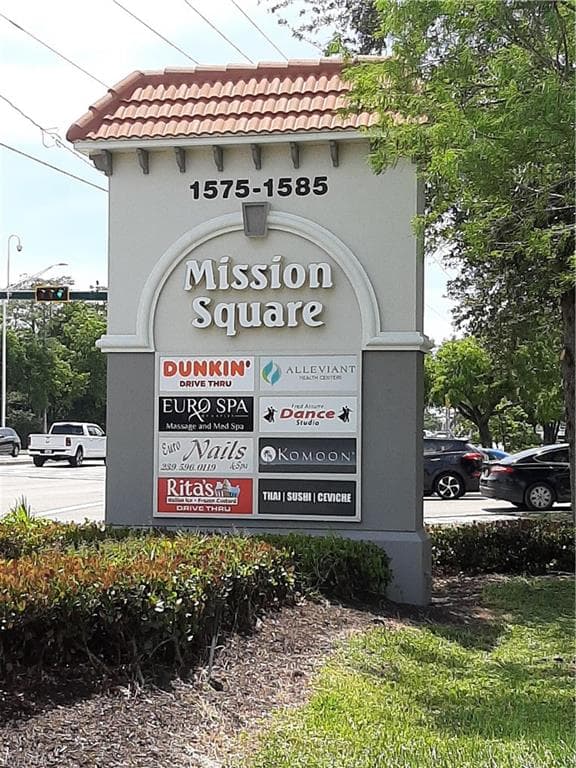 1575 Pine Ridge RD 7 NAPLES, FL 34109