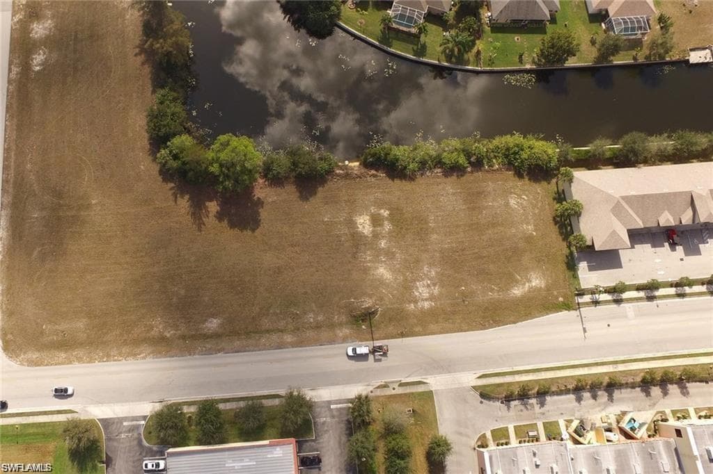 828 SW 4th ST CAPE CORAL, FL 33991