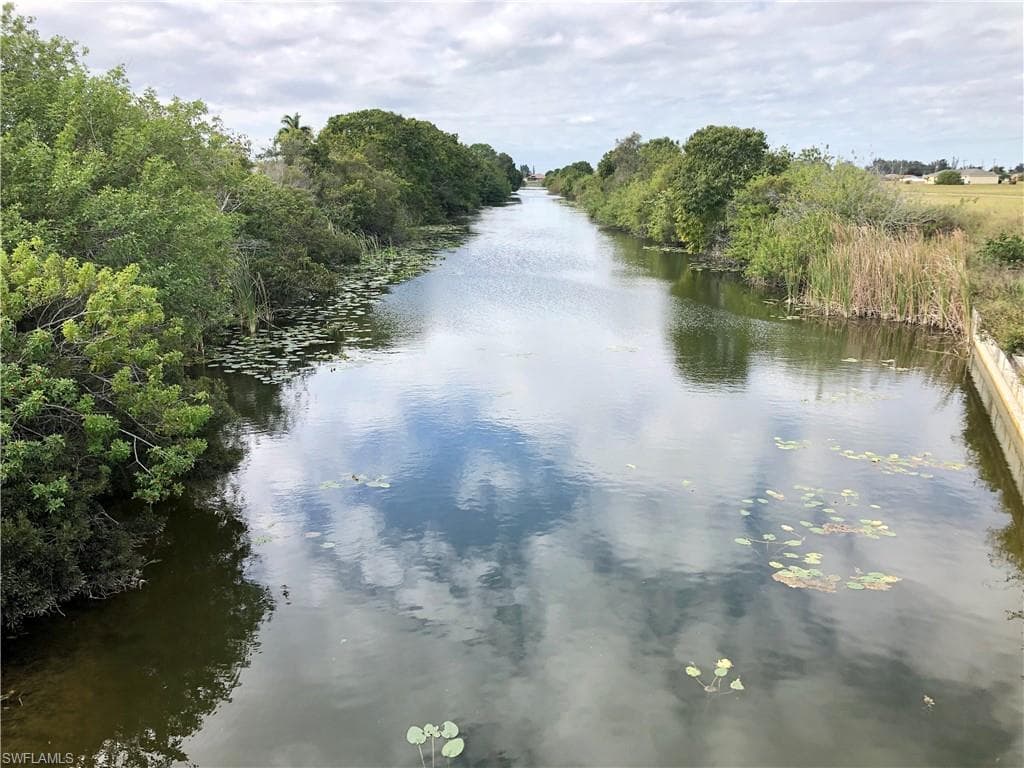 402 15th TER CAPE CORAL, FL 33909