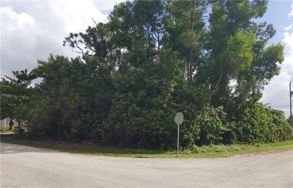 9084 Bryant RD FORT MYERS, FL 33967