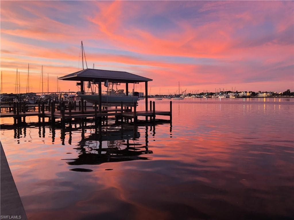 327 Fairweather LN FORT MYERS BEACH, FL 33931