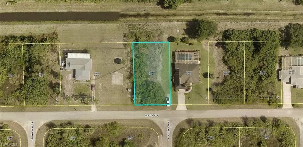 745 Bently ST E LEHIGH ACRES, FL 33974