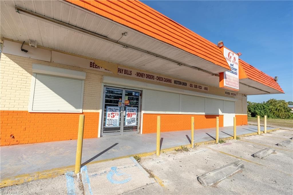 1537 Laurel DR