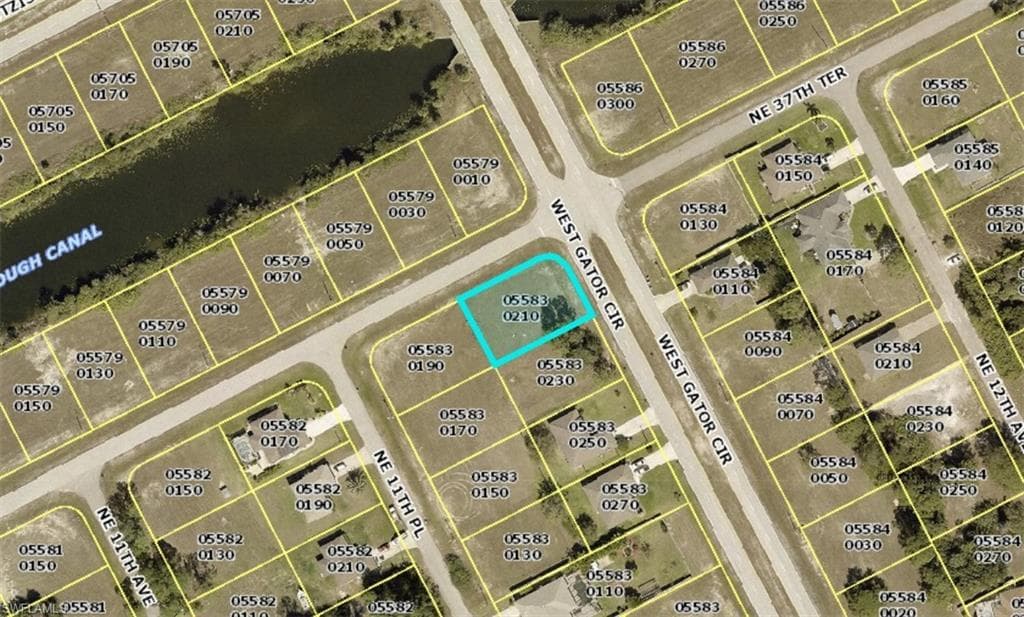 3726 W Gator CIR CAPE CORAL, FL 33909