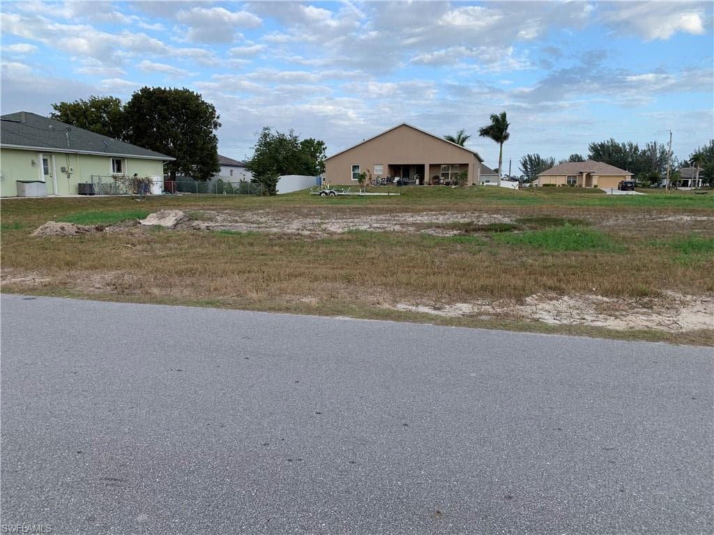 105 SW 37th PL CAPE CORAL, FL 33991