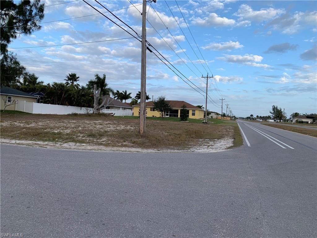 1 NW 38th PL CAPE CORAL, FL 33993