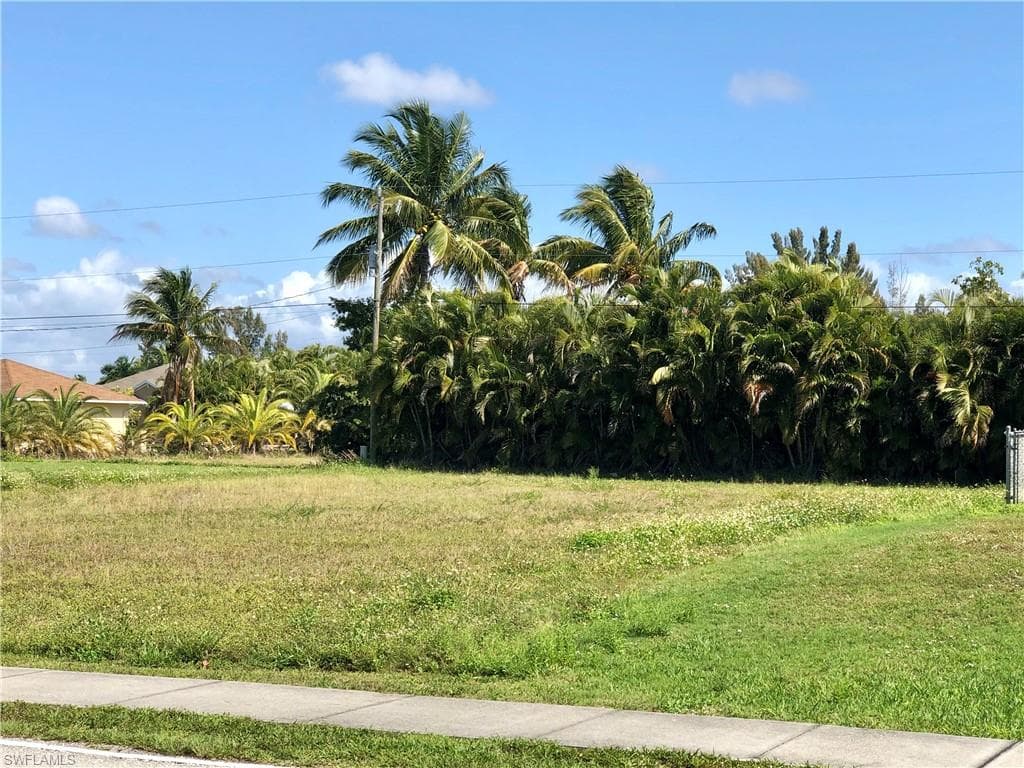 3933 Agualinda BLVD CAPE CORAL, FL 33914