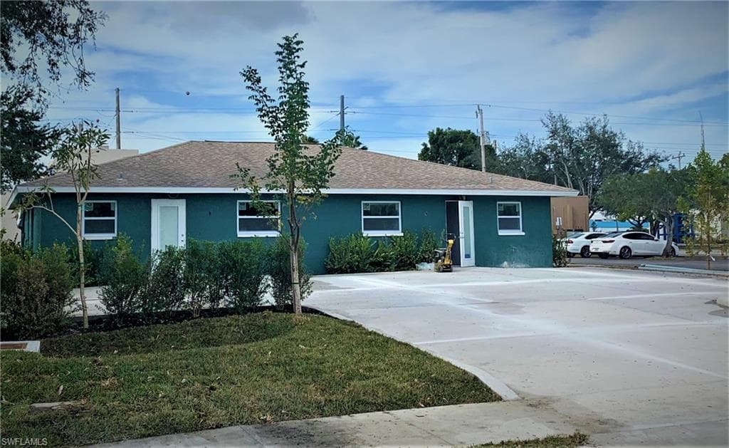 814 SE 16th PL CAPE CORAL, FL 33990