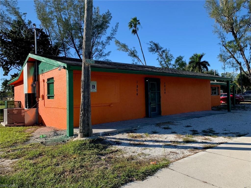1804 PALM AVE FORT MYERS, FL 33916