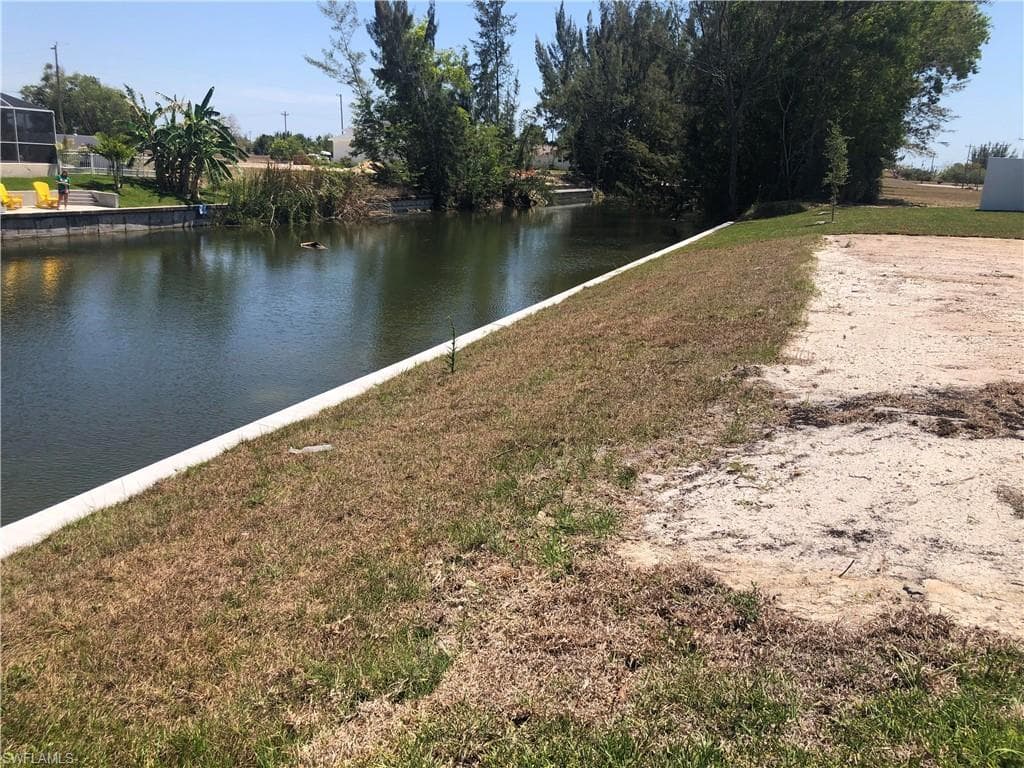 2233 SW 17th PL CAPE CORAL, FL 33991