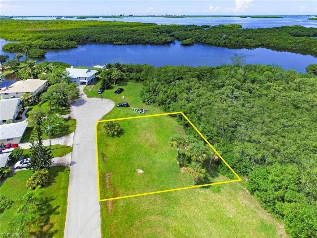 24519 Sailfish ST BONITA SPRINGS, FL 34134