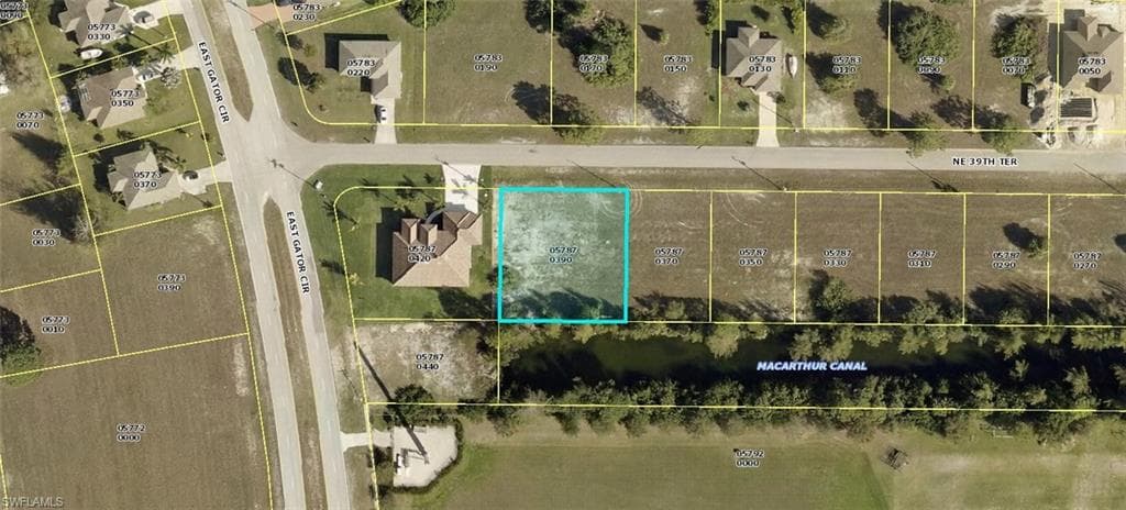 2012 NE 39th TER CAPE CORAL, FL 33909
