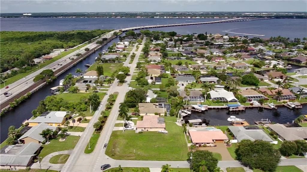 2402 Everest PKY CAPE CORAL, FL 33904