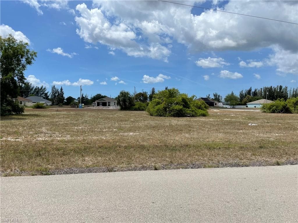 3920 10th PL CAPE CORAL, FL 33909
