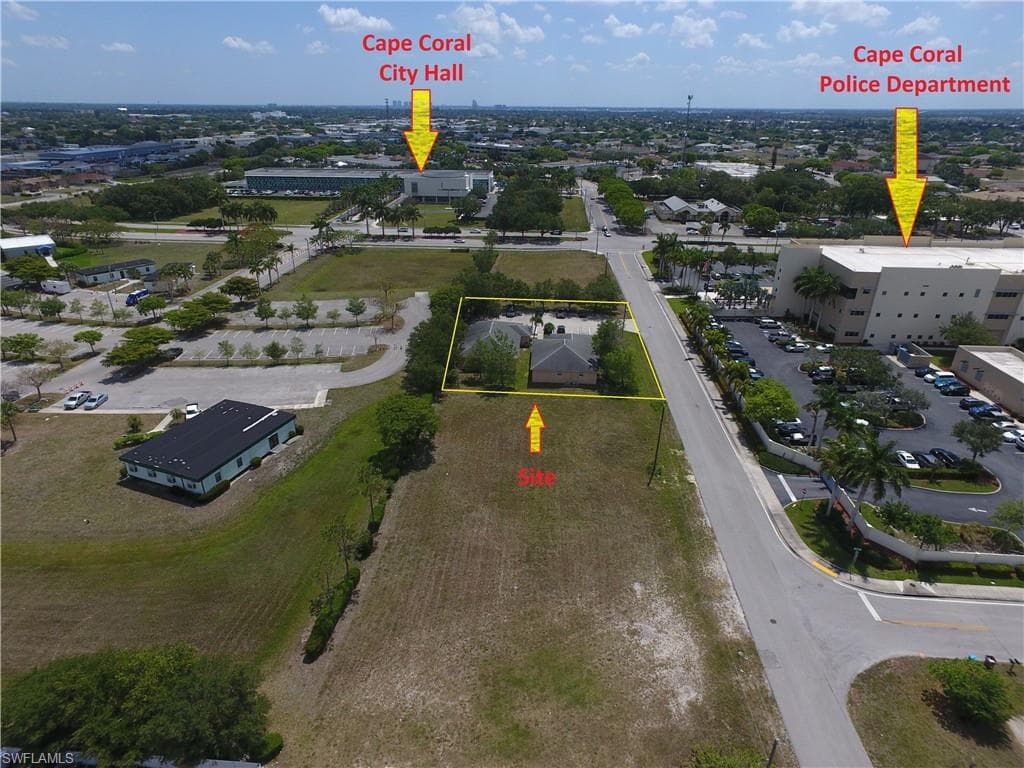 611 SE 11th ST CAPE CORAL, FL 33990