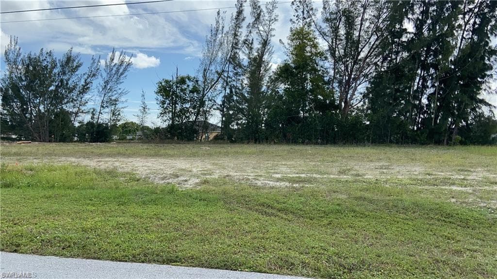 1216 31st TER CAPE CORAL, FL 33914