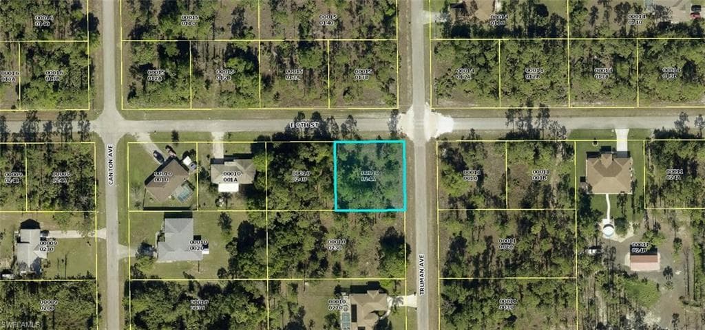 3206 E 9th ST LEHIGH ACRES, FL 33972