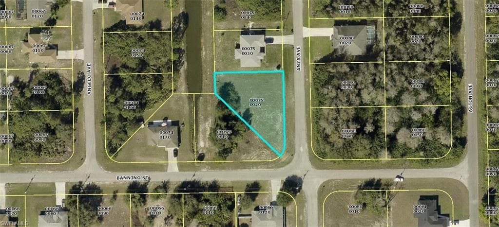 823 Anza AVE LEHIGH ACRES, FL 33971