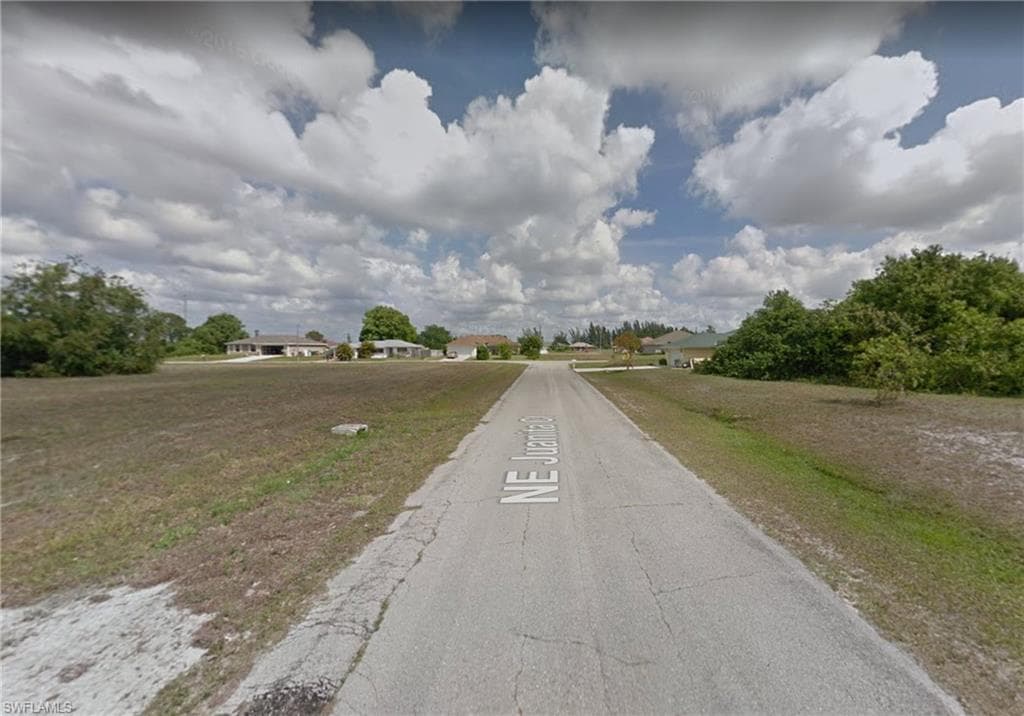 704 NE Juanita CT CAPE CORAL, FL 33909