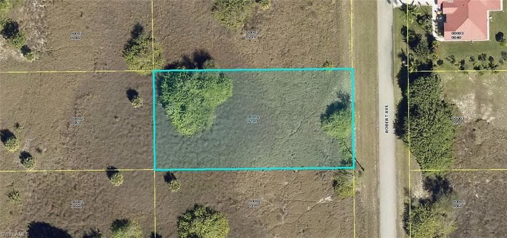 1615 Robert AVE LEHIGH ACRES, FL 33972