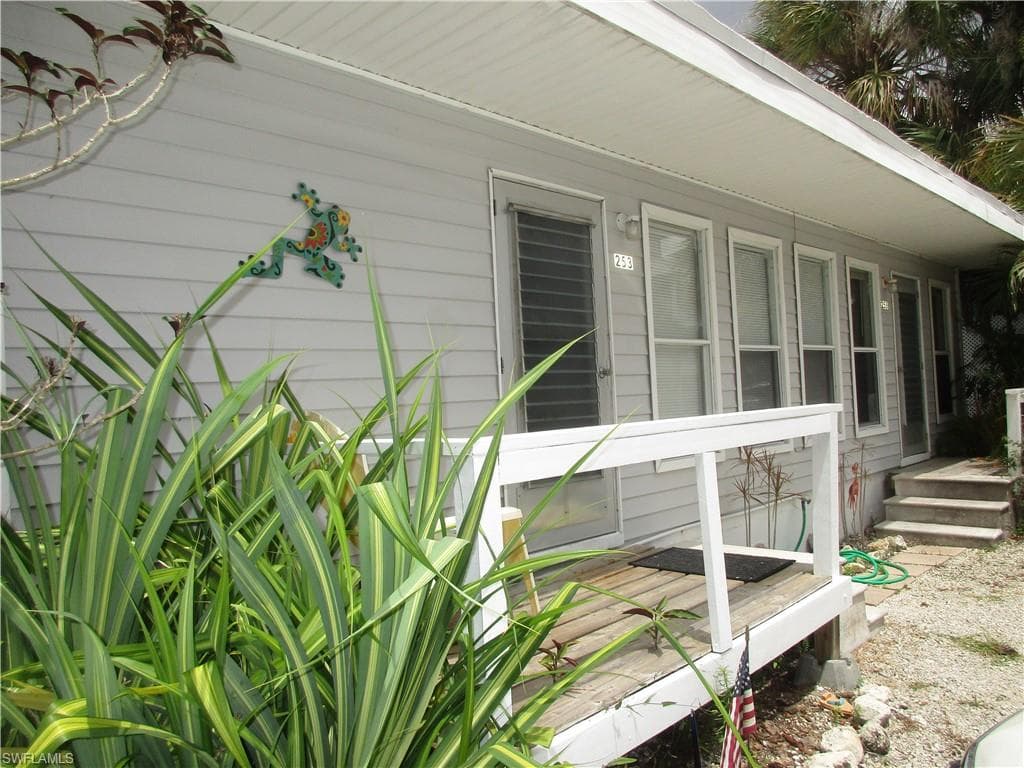253/255 Delmar AVE FORT MYERS BEACH, FL 33931