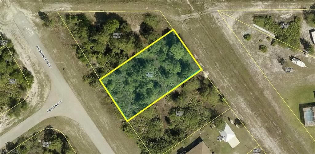65 Milwaukee BLVD LEHIGH ACRES, FL 33974