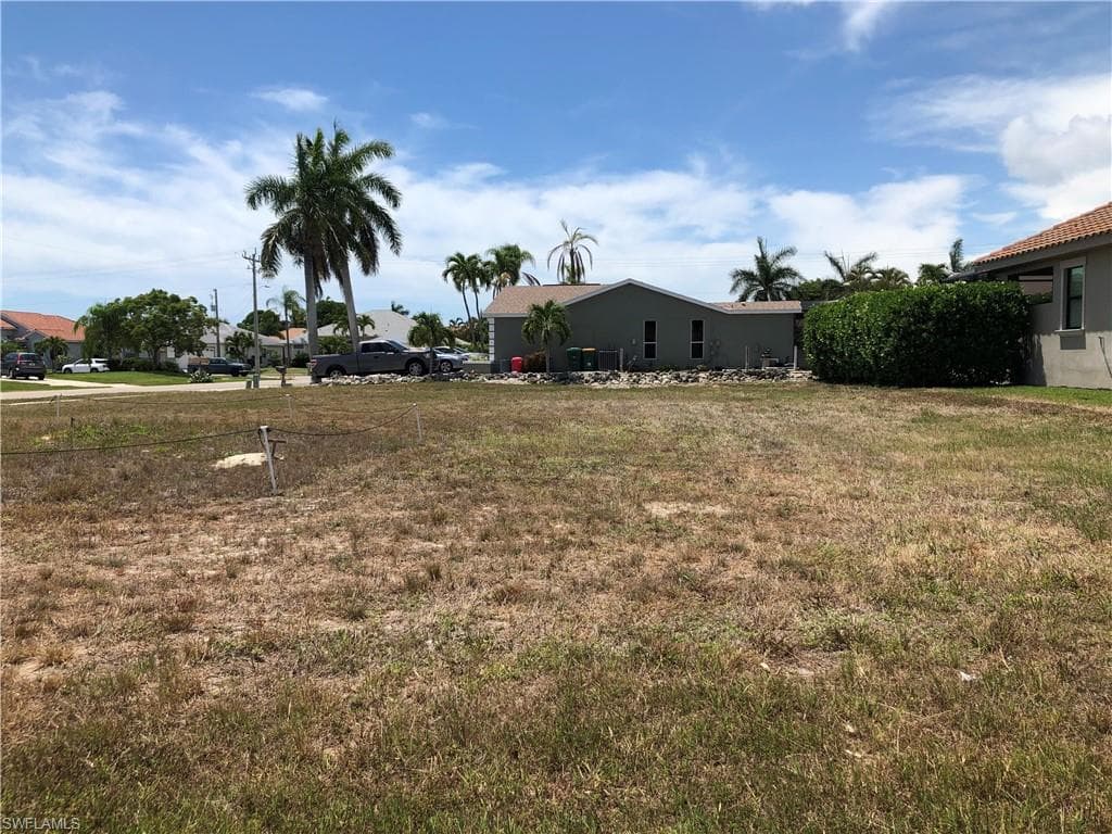 1318 Freeport AVE MARCO ISLAND, FL 34145