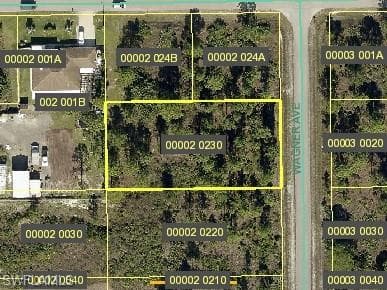 821 Wagner AVE LEHIGH ACRES, FL 33972