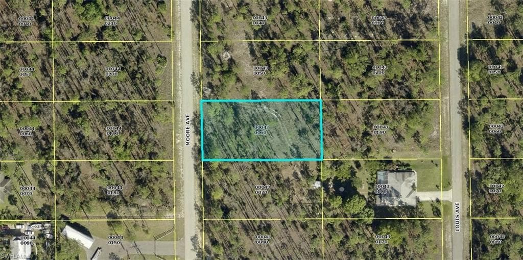 1112 Moore AVE LEHIGH ACRES, FL 33972