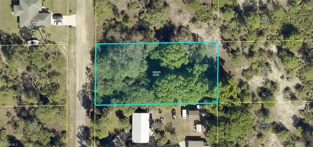 1512 Henry AVE LEHIGH ACRES, FL 33972