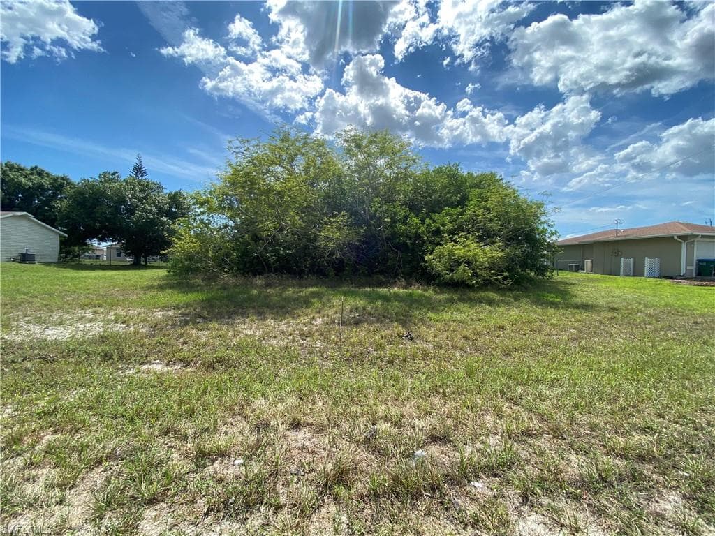 2212 NE 7th PL CAPE CORAL, FL 33909