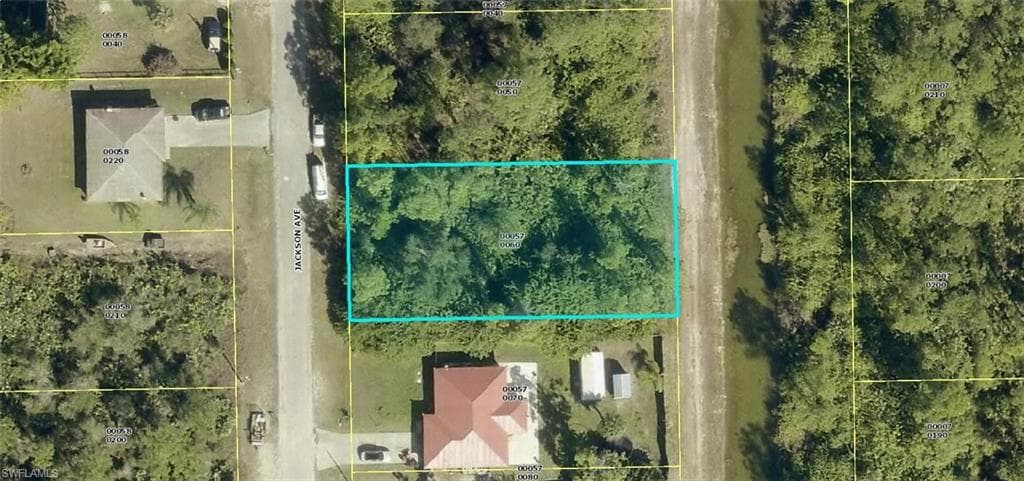 2016 Jackson AVE ALVA, FL 33920
