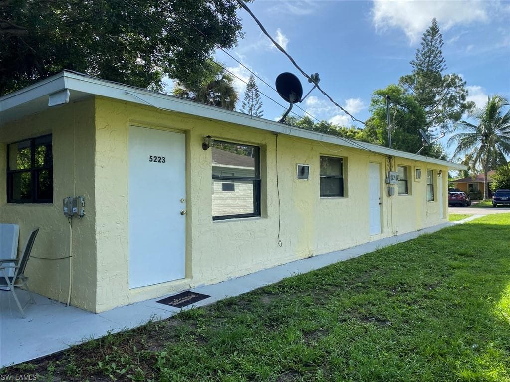 5221 Sholtz ST NAPLES, FL 34113