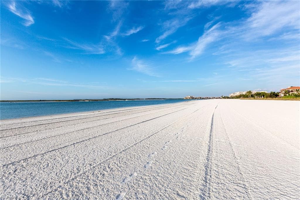 375 Periwinkle CT MARCO ISLAND, FL 34145
