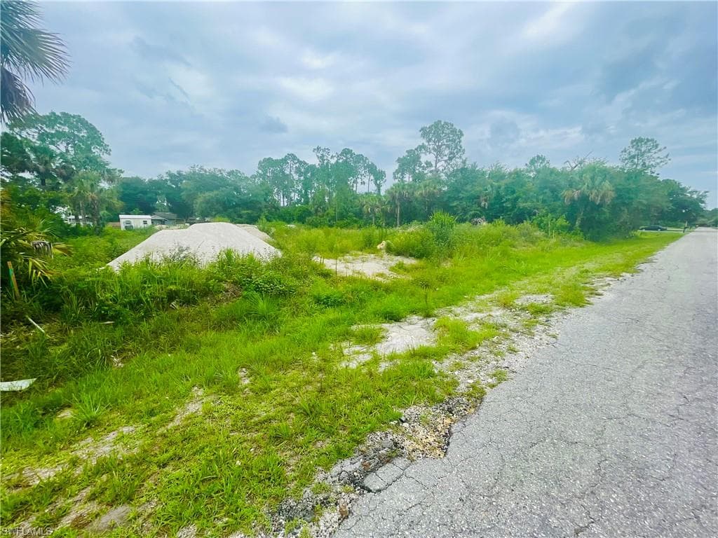 418 Calvin AVE LEHIGH ACRES, FL 33972