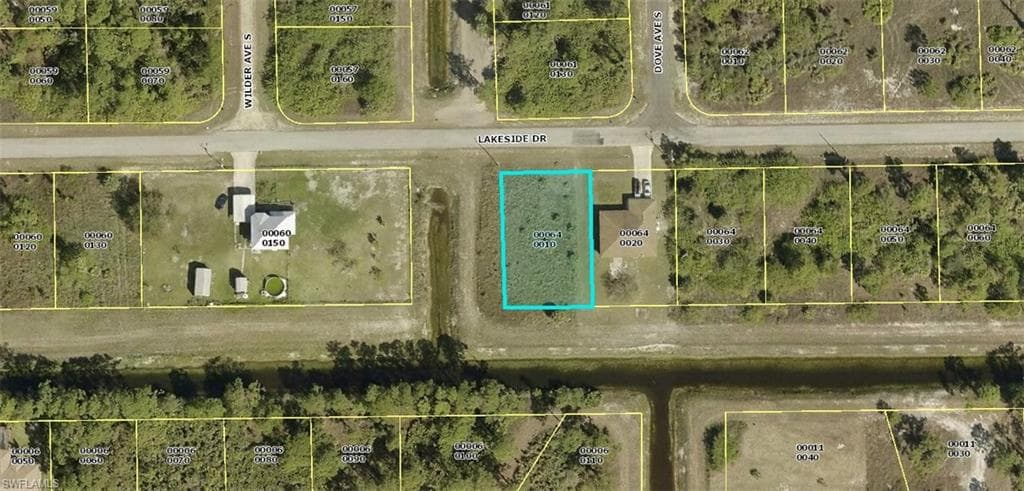 950 Lakeside DR LEHIGH ACRES, FL 33974
