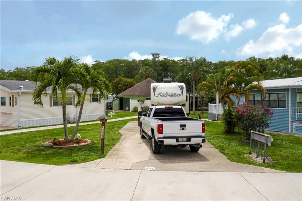 10952 Peregrine Falcon CIR ESTERO, FL 33928