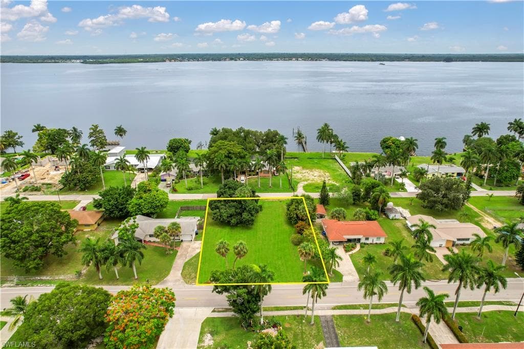 3937 Edgewood AVE FORT MYERS, FL 33916