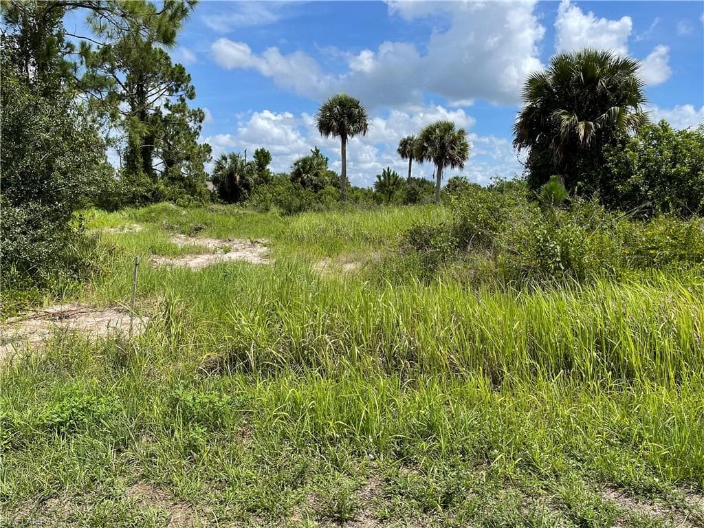 2512 52nd ST W LEHIGH ACRES, FL 33971