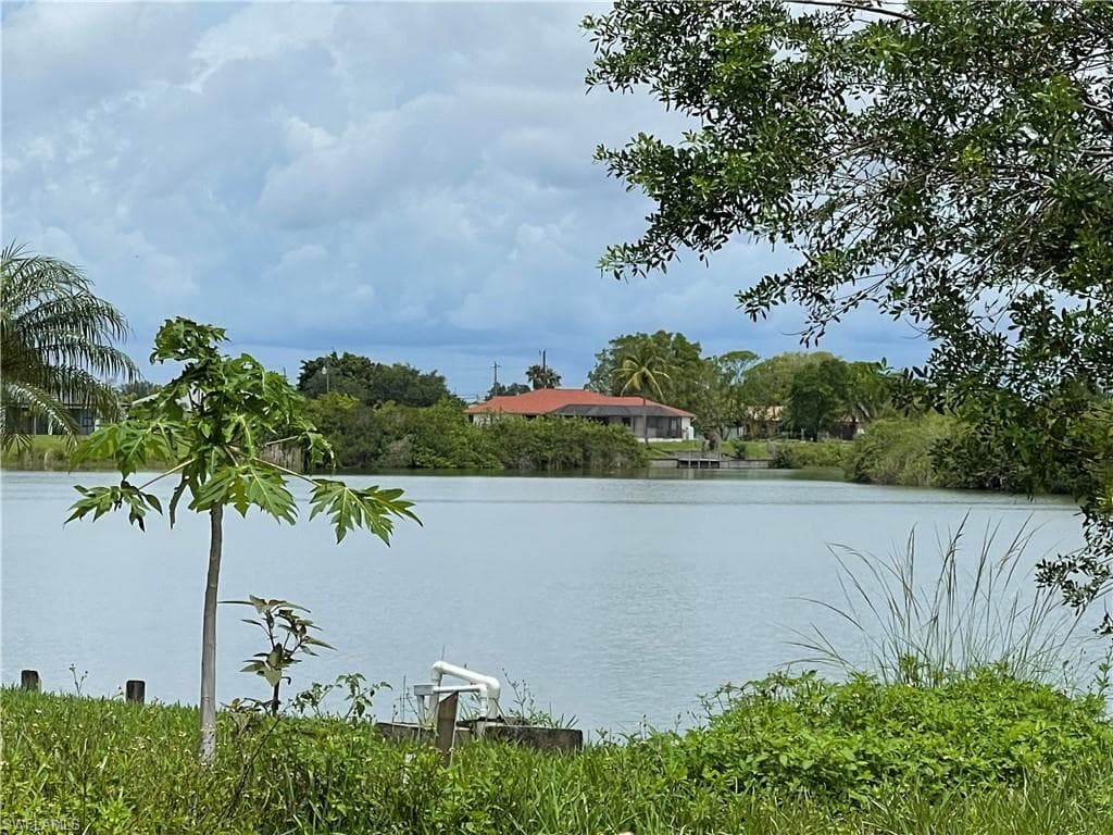 1203 NE 19th TER CAPE CORAL, FL 33909