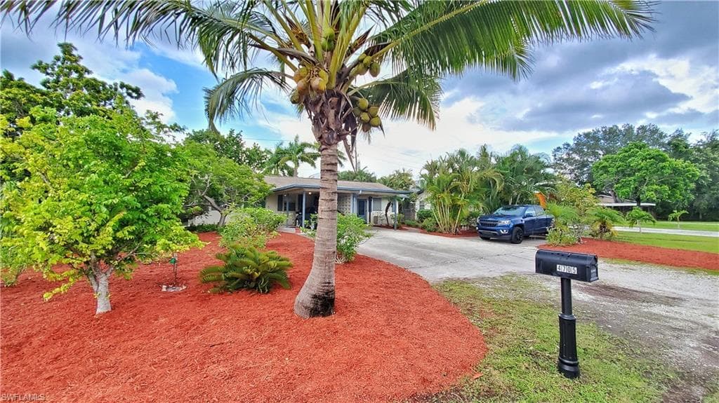 4705 Alhambra CIR W NAPLES, FL 34103