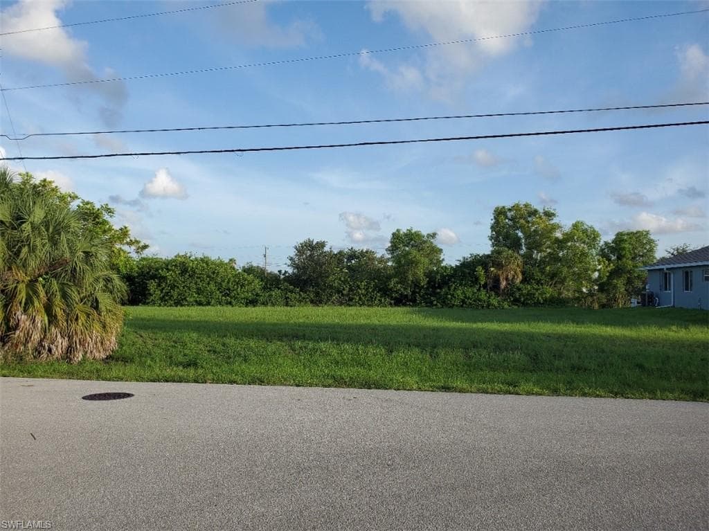 322 SE 1st TER CAPE CORAL, FL 33990
