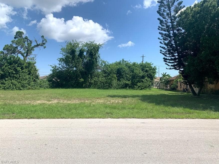 106 SE 11th TER CAPE CORAL, FL 33990