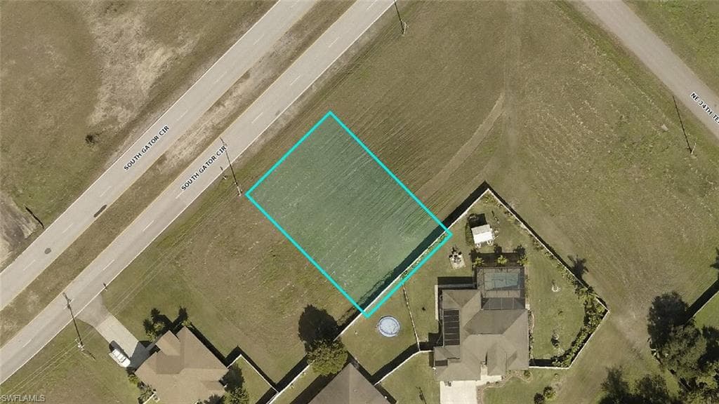 1916 S Gator CIR CAPE CORAL, FL 33909