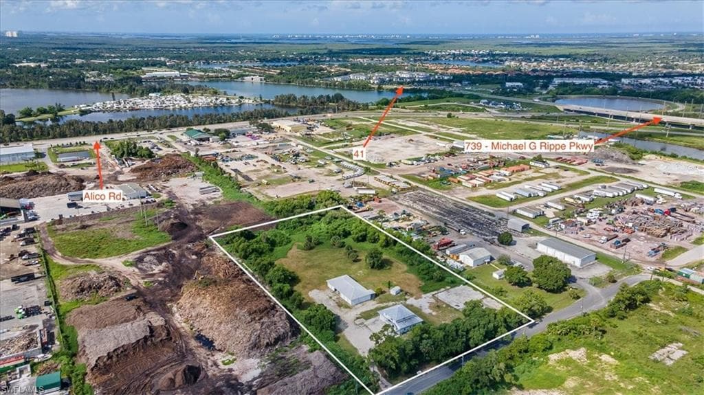 7050/7060 Bucks LN FORT MYERS, FL 33912